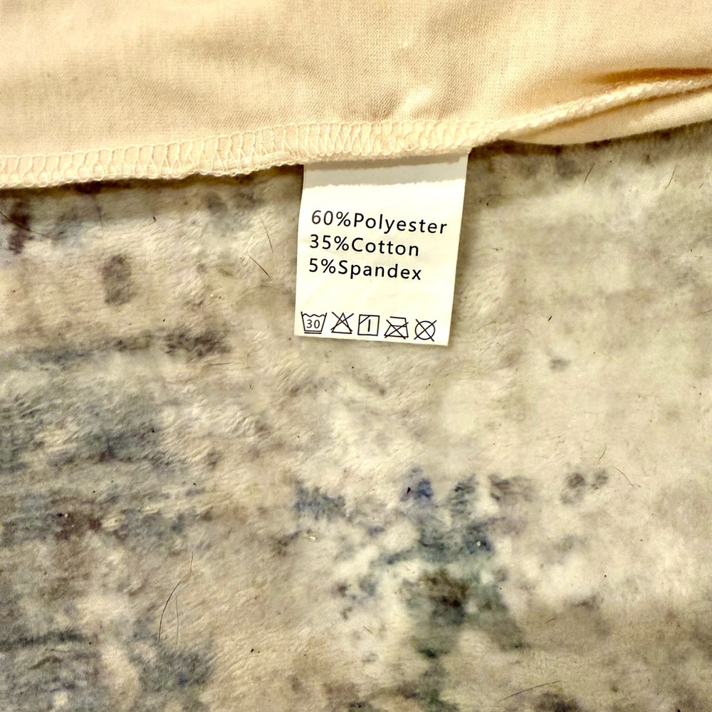 4/$20 🛍️ Super Soft Cream T-Shirt with Moon and Stars Design - Picture 4 of 6